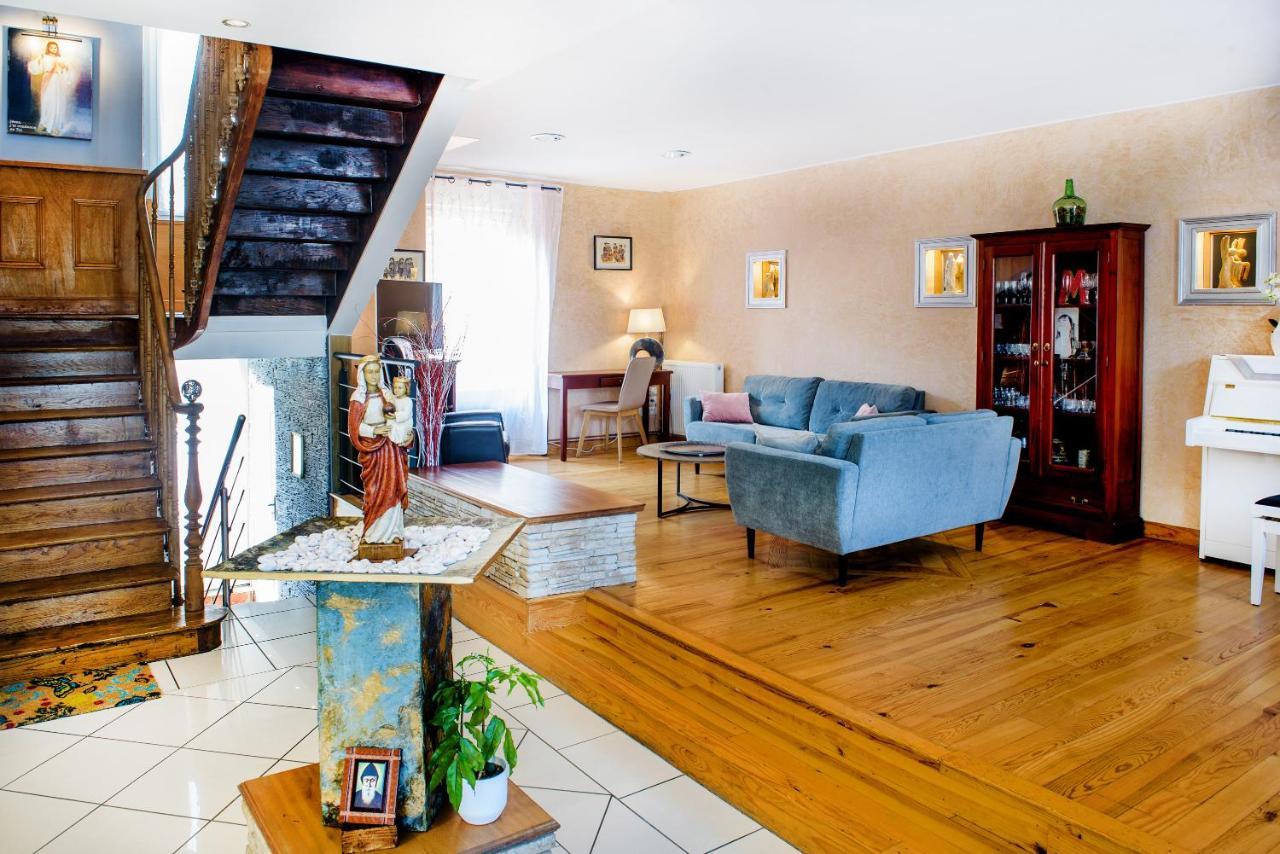 La Sainte Famille Hotel Lourdes Exterior foto